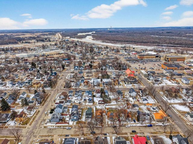 218 E Pleasant Street, Portage, WI 53901