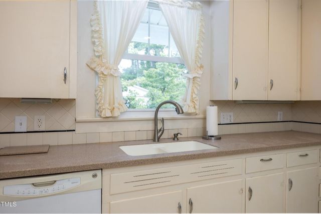 704 N Lincoln Street, Benson, NC 27504
