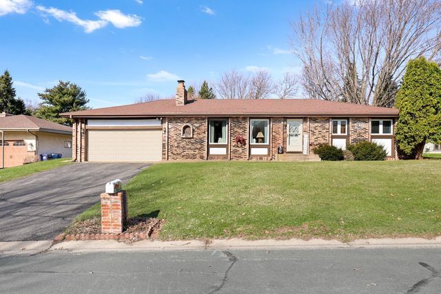 1054 Naumkeag Street S, Shakopee, MN 55379