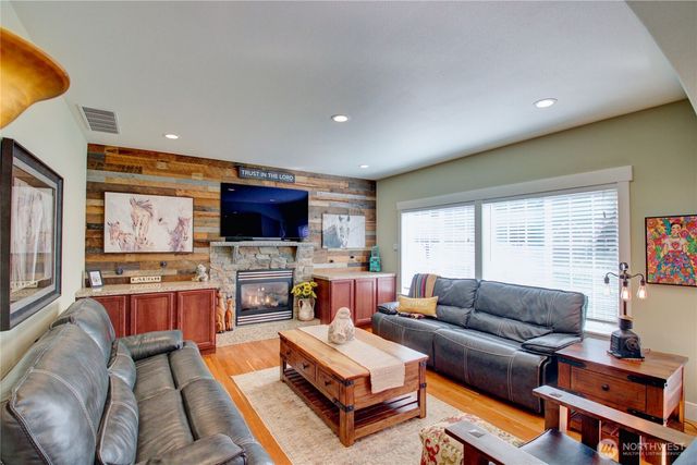 18033 3rd Avenue NE, Arlington, WA 98223