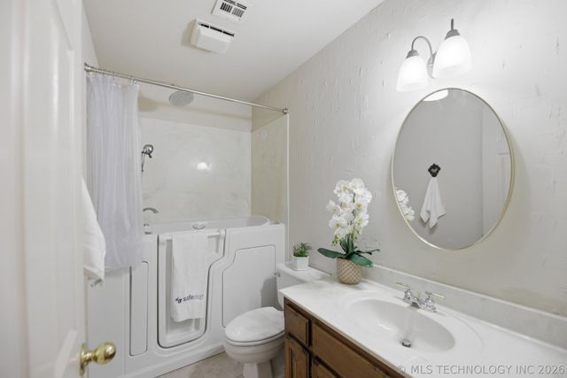 5516 S Delaware Court, Tulsa, OK 74105