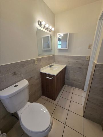 1109 E SENECA AVENUE B, Tampa, FL 33612