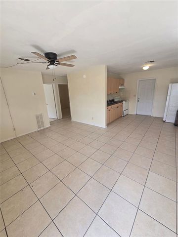 1109 E SENECA AVENUE B, Tampa, FL 33612
