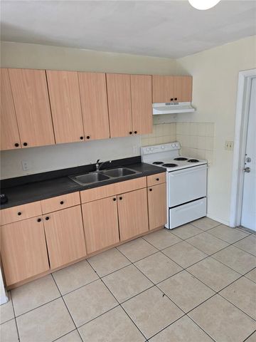 1109 E SENECA AVENUE B, Tampa, FL 33612