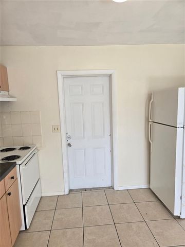 1109 E SENECA AVENUE B, Tampa, FL 33612