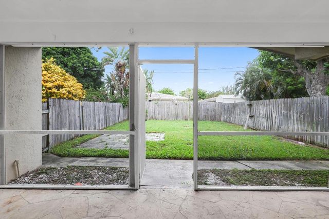 685 Ipswich Street 687, Boca Raton, FL 33487