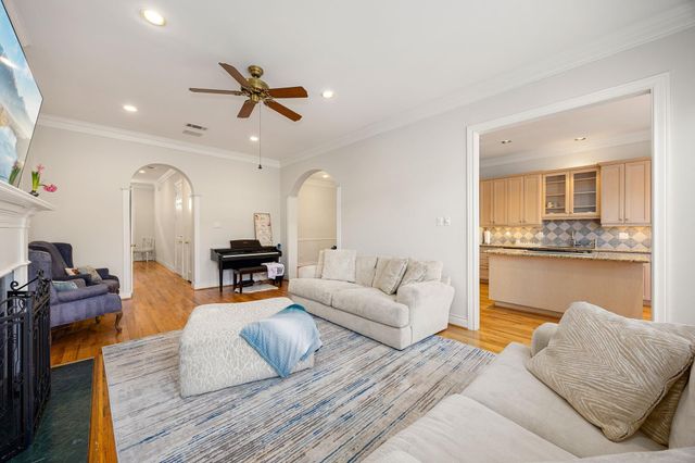 5842 Candlewood Lane, Houston, TX 77057