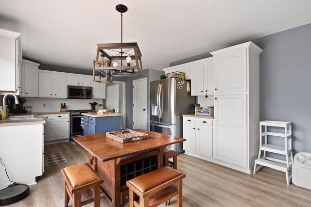 4873 Bald Eagle Court, Bettendorf, IA 52722