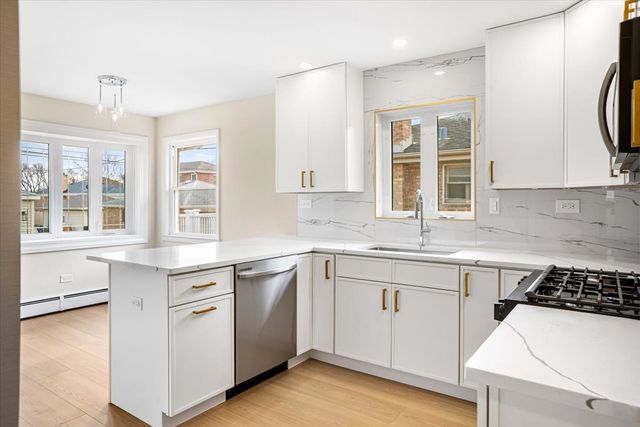 4849 N Newland Avenue, Chicago, IL 60656