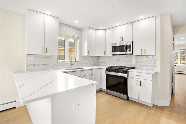 4849 N Newland Avenue, Chicago, IL 60656