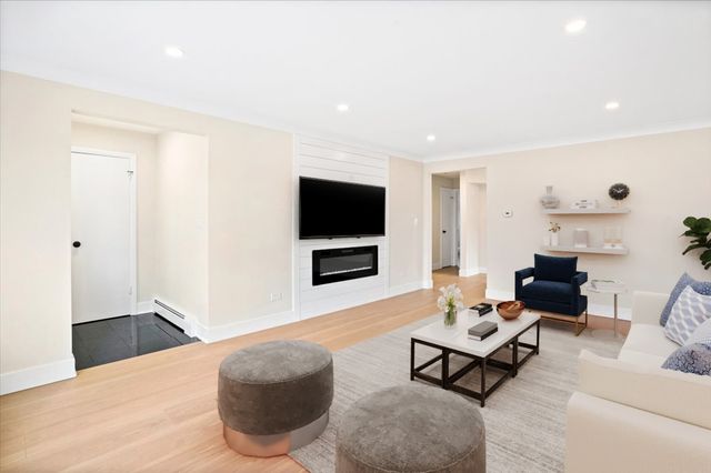 4849 N Newland Avenue, Chicago, IL 60656