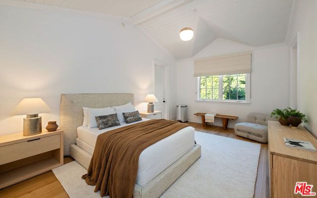 491 N Tigertail Road, Los Angeles, CA 90049