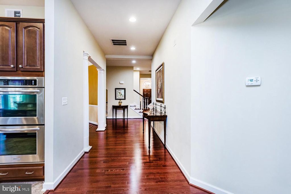 Image 14 of property listing at 306 GRINDSTONE DR, Arnold, MD 21012