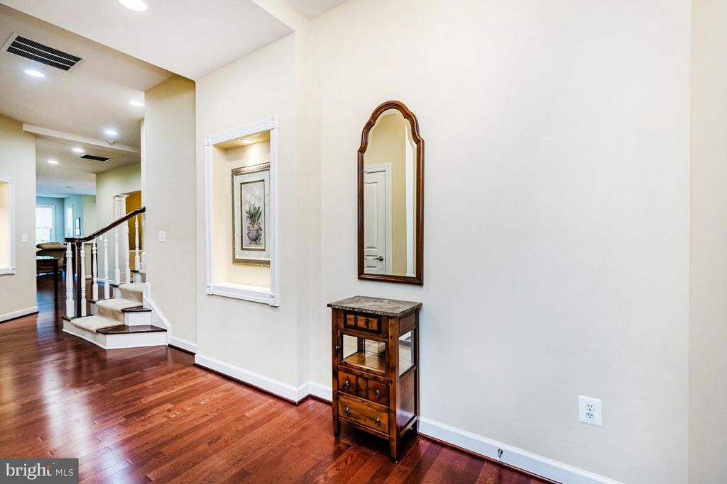 Image 4 of property listing at 306 GRINDSTONE DR, Arnold, MD 21012