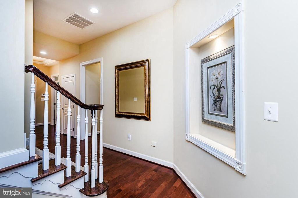 Image 9 of property listing at 306 GRINDSTONE DR, Arnold, MD 21012