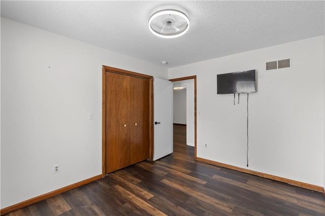 404 Oakwood Street, Harrisonville, MO 64701