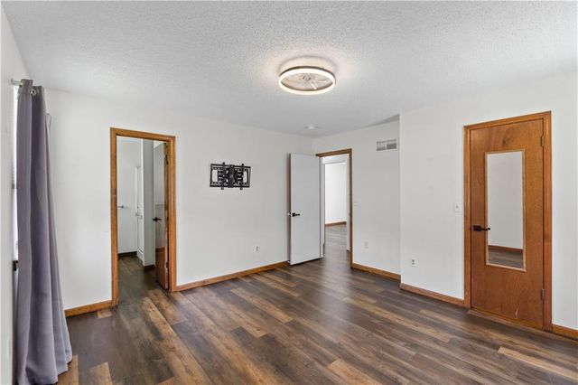 404 Oakwood Street, Harrisonville, MO 64701