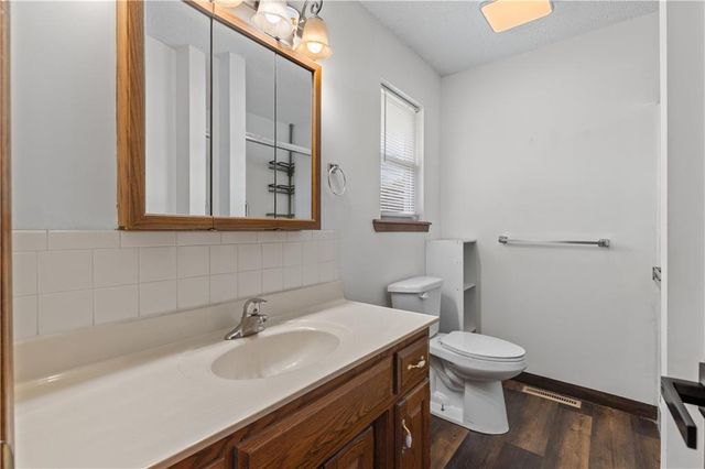 404 Oakwood Street, Harrisonville, MO 64701