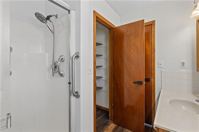 404 Oakwood Street, Harrisonville, MO 64701