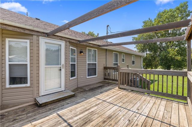 404 Oakwood Street, Harrisonville, MO 64701