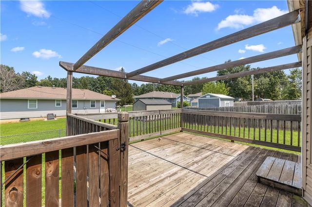404 Oakwood Street, Harrisonville, MO 64701