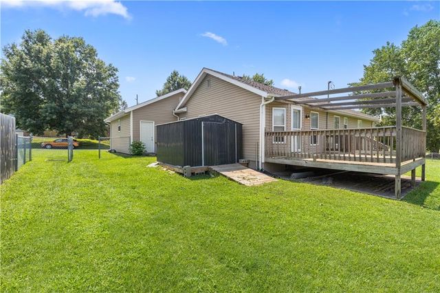 404 Oakwood Street, Harrisonville, MO 64701