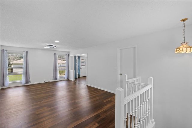 404 Oakwood Street, Harrisonville, MO 64701