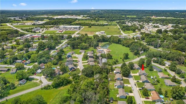 404 Oakwood Street, Harrisonville, MO 64701