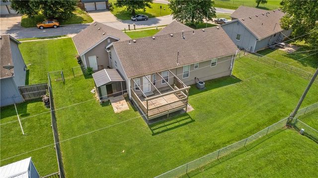 404 Oakwood Street, Harrisonville, MO 64701