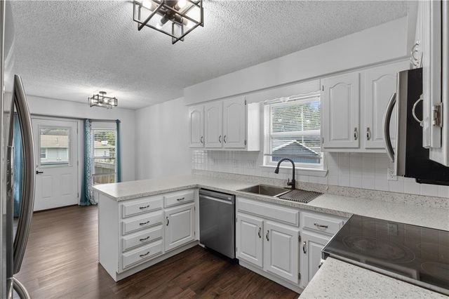 404 Oakwood Street, Harrisonville, MO 64701