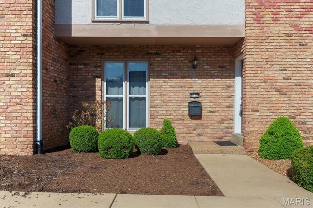1129 Rue La Ville 1129, Creve Coeur, MO 63141