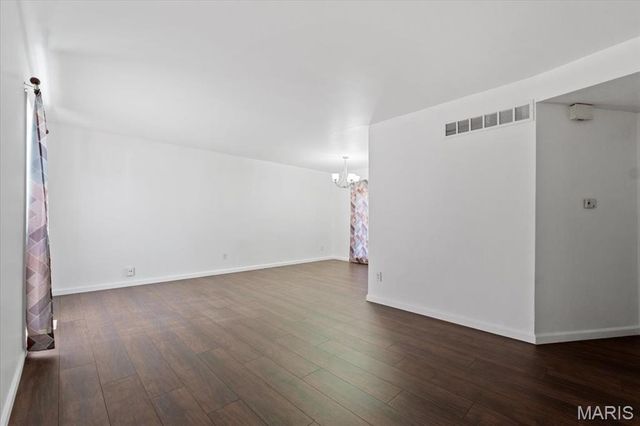 1129 Rue La Ville 1129, Creve Coeur, MO 63141