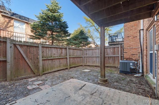 1129 Rue La Ville 1129, Creve Coeur, MO 63141