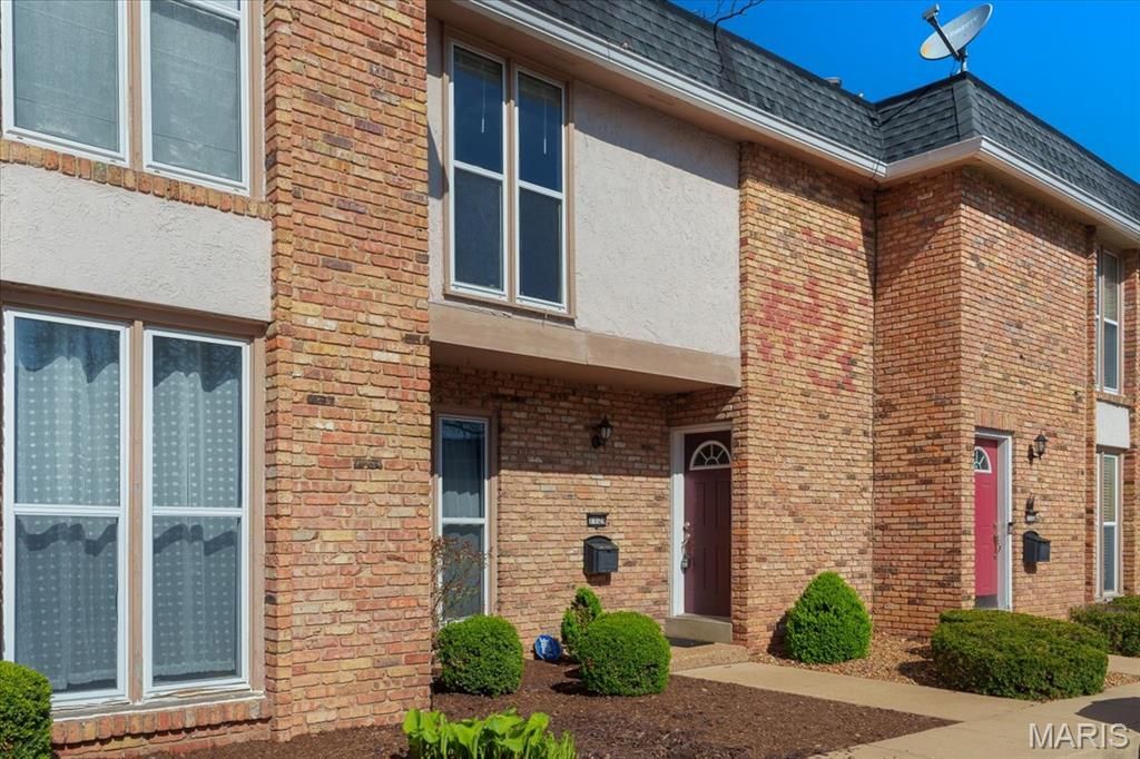 1129 Rue La Ville 1129, Creve Coeur, MO 63141