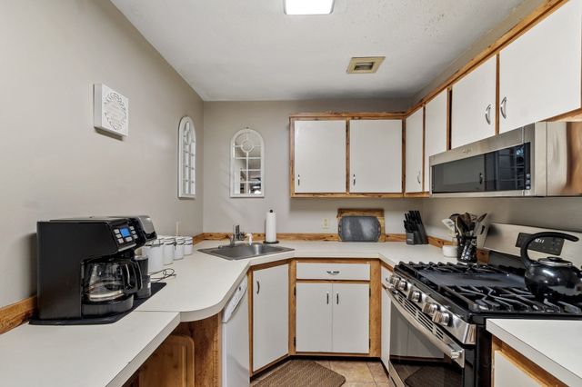 12 Village Ln 45, Tyngsborough, MA 01879