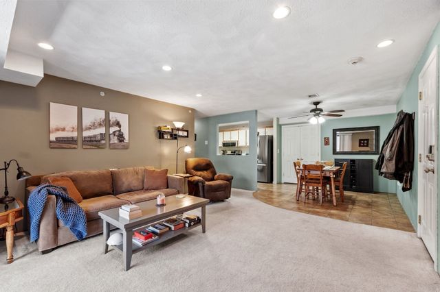 12 Village Ln 45, Tyngsborough, MA 01879
