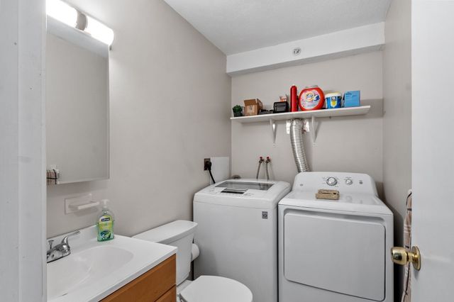 12 Village Ln 45, Tyngsborough, MA 01879