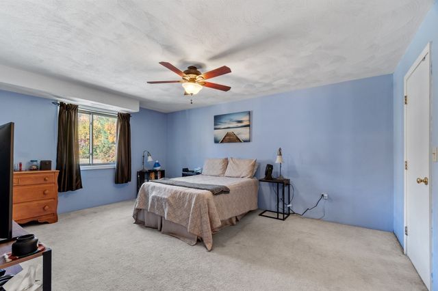 12 Village Ln 45, Tyngsborough, MA 01879