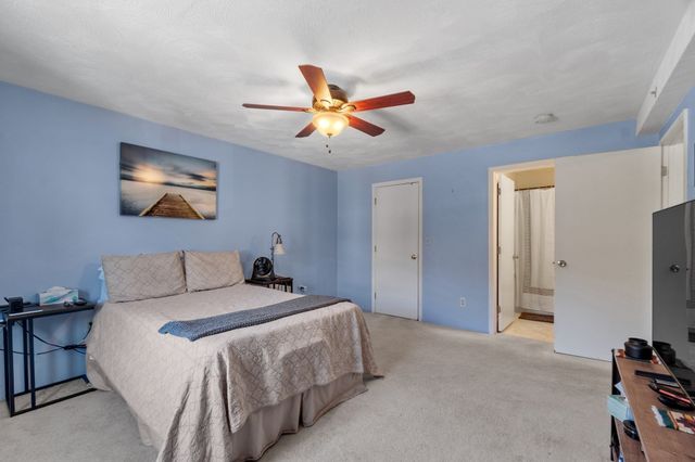 12 Village Ln 45, Tyngsborough, MA 01879