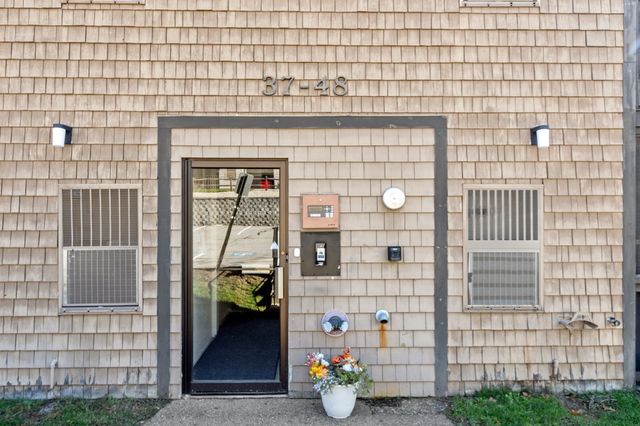 12 Village Ln 45, Tyngsborough, MA 01879
