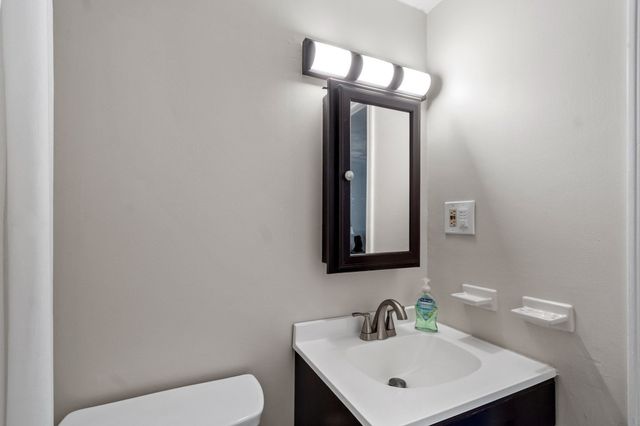 12 Village Ln 45, Tyngsborough, MA 01879