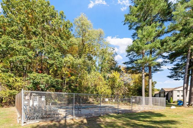 12 Village Ln 45, Tyngsborough, MA 01879