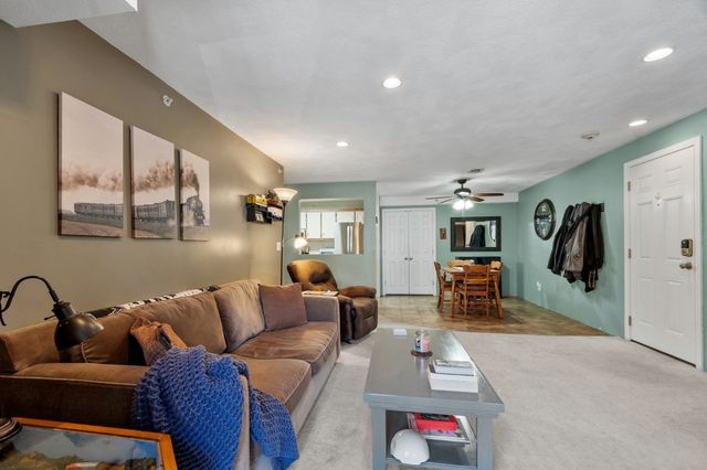 12 Village Ln 45, Tyngsborough, MA 01879