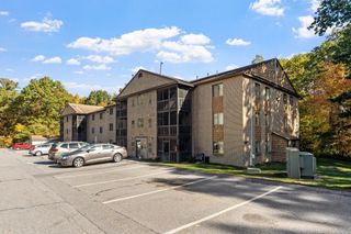 12 Village Ln 45, Tyngsborough, MA 01879
