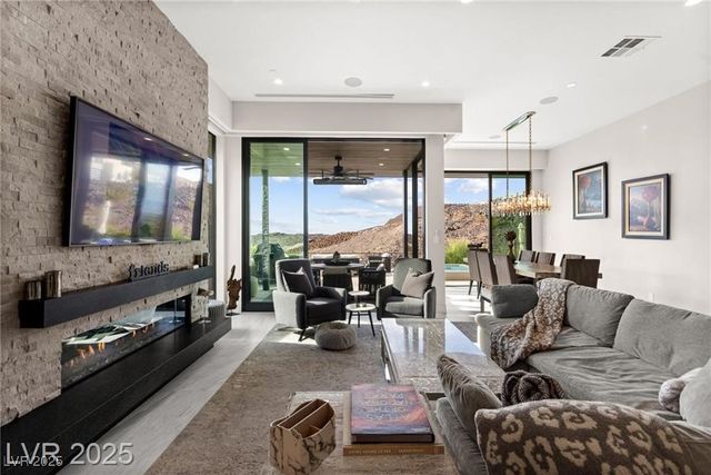 387 Solitude Peak Lane, Henderson, NV 89012