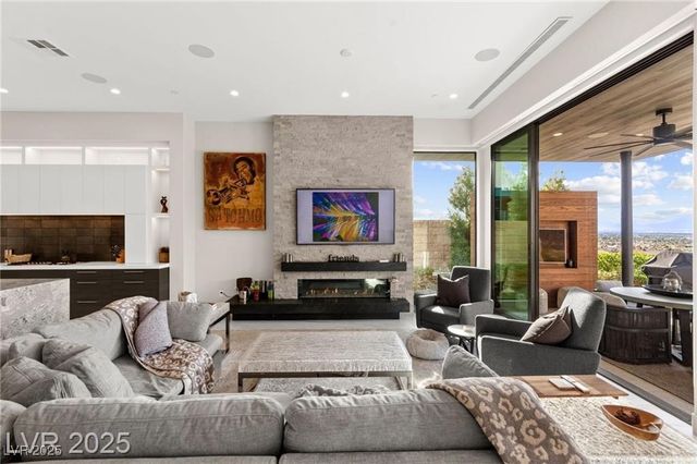 387 Solitude Peak Lane, Henderson, NV 89012