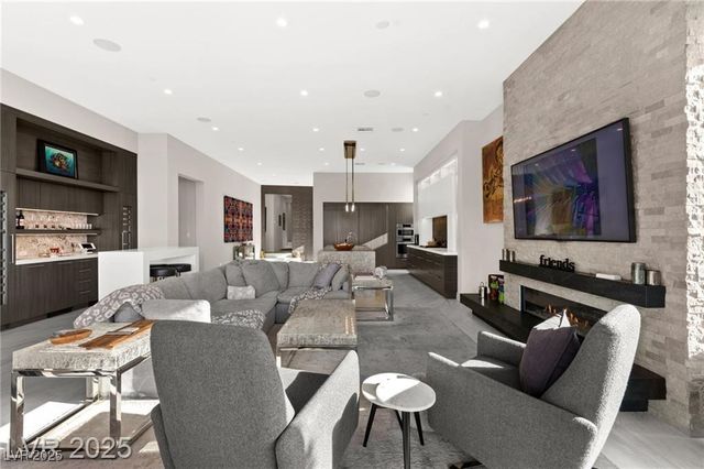 387 Solitude Peak Lane, Henderson, NV 89012