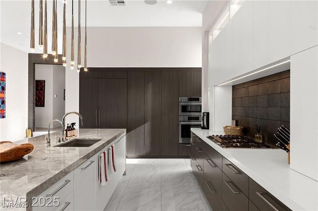 387 Solitude Peak Lane, Henderson, NV 89012