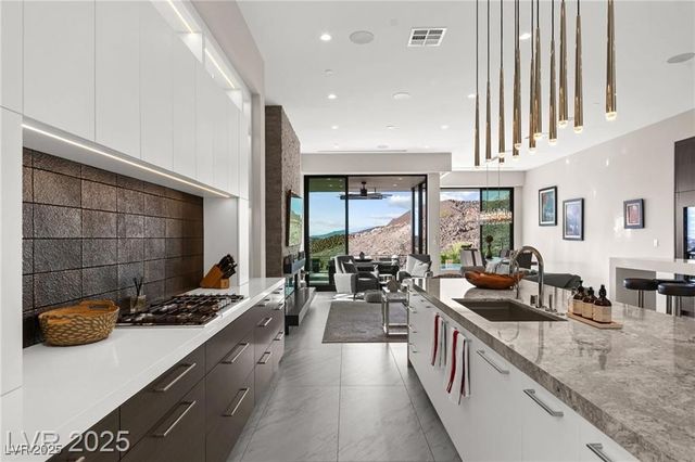 387 Solitude Peak Lane, Henderson, NV 89012