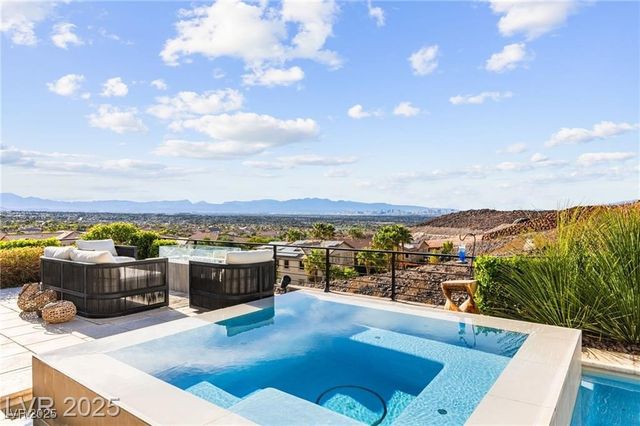 387 Solitude Peak Lane, Henderson, NV 89012